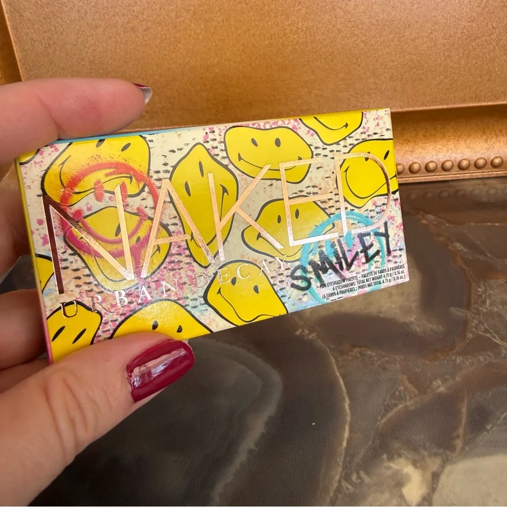 NEW Urban Decay NAKED - MUCHO HAPPY Psychedelic Eyeshadow Palette
